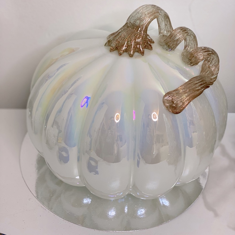 Beautiful decorative glass pumpkin to accessorize your home during the fall